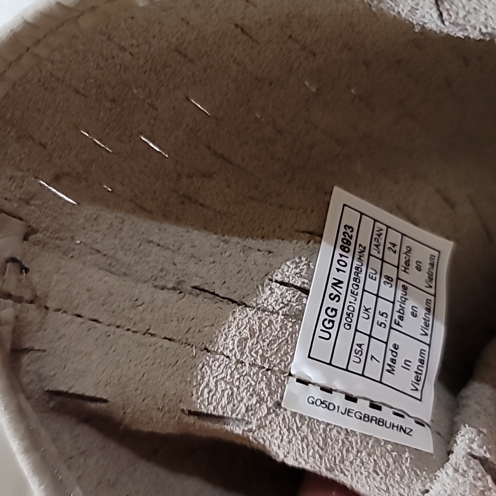 Euc- Ugg Boots - image 8